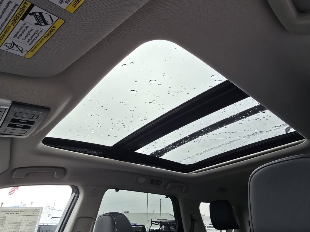 New 2026 Nissan Pathfinder Platinum image 3