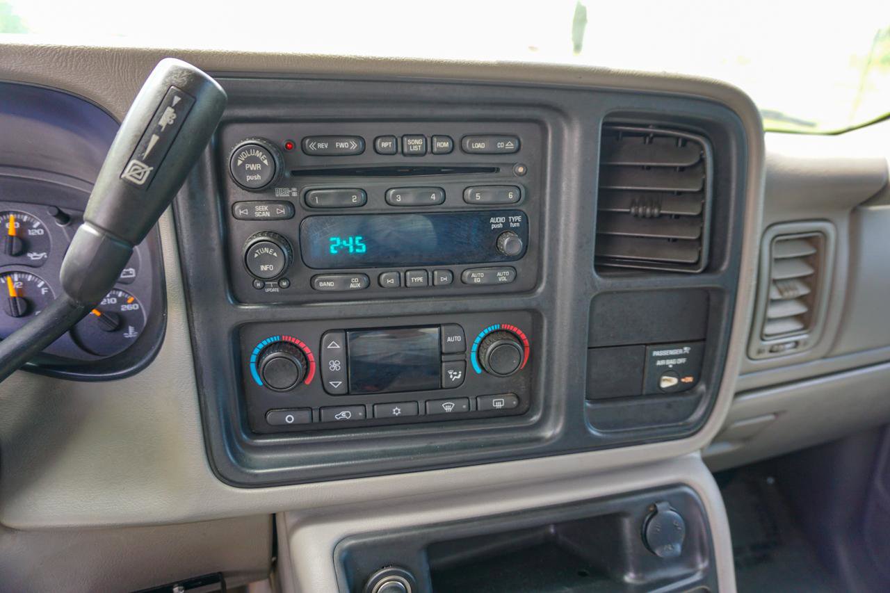 Used 2005 GMC Sierra 2500 SLT w/ Heavy-Duty Power Package AWD/4WD image 12