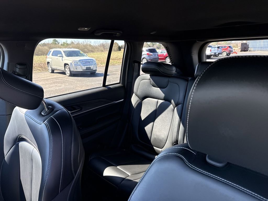 Used 2025 Jeep Grand Cherokee Limited image 14