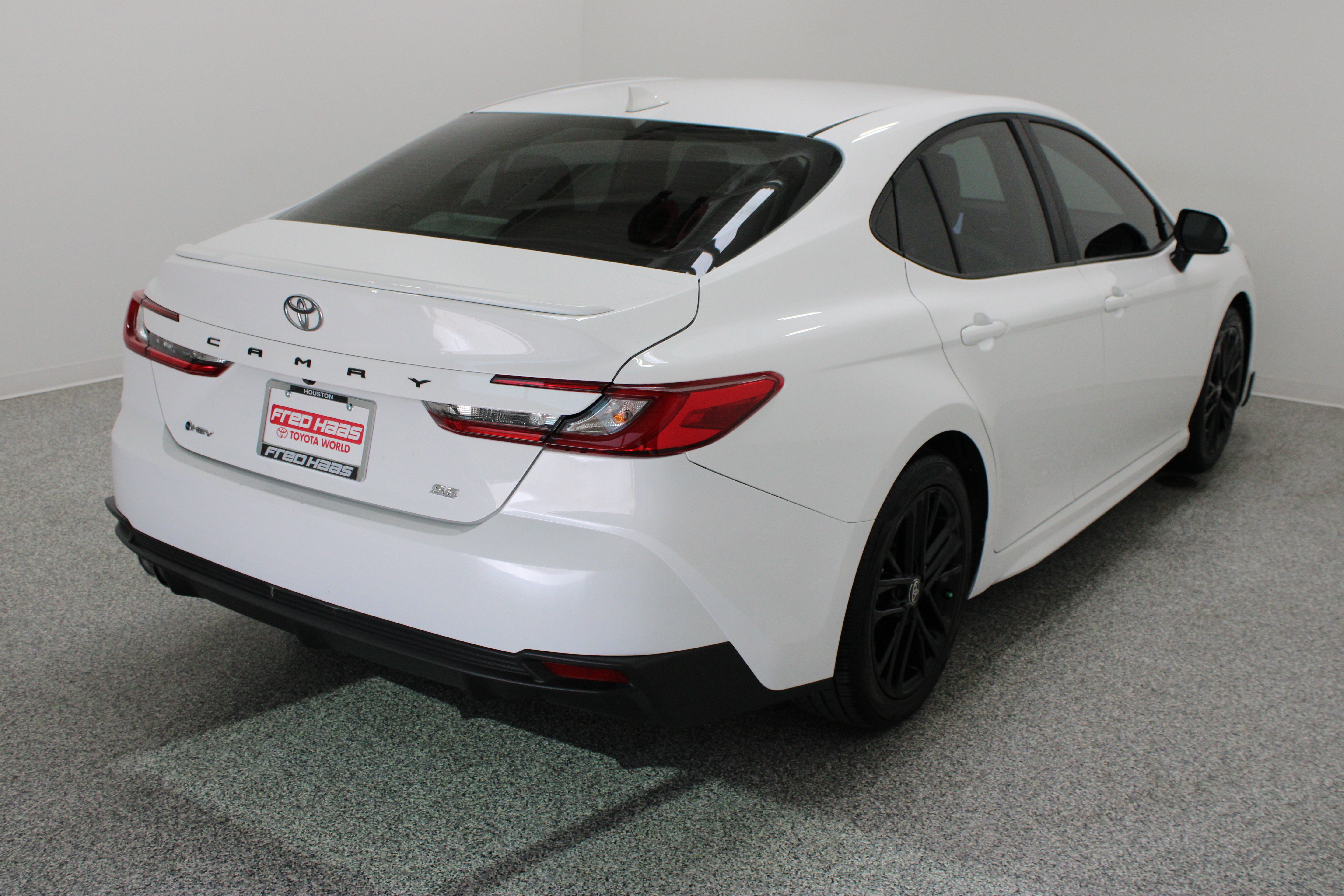 Used 2025 Toyota Camry SE w/ Convenience Package FWD image 7
