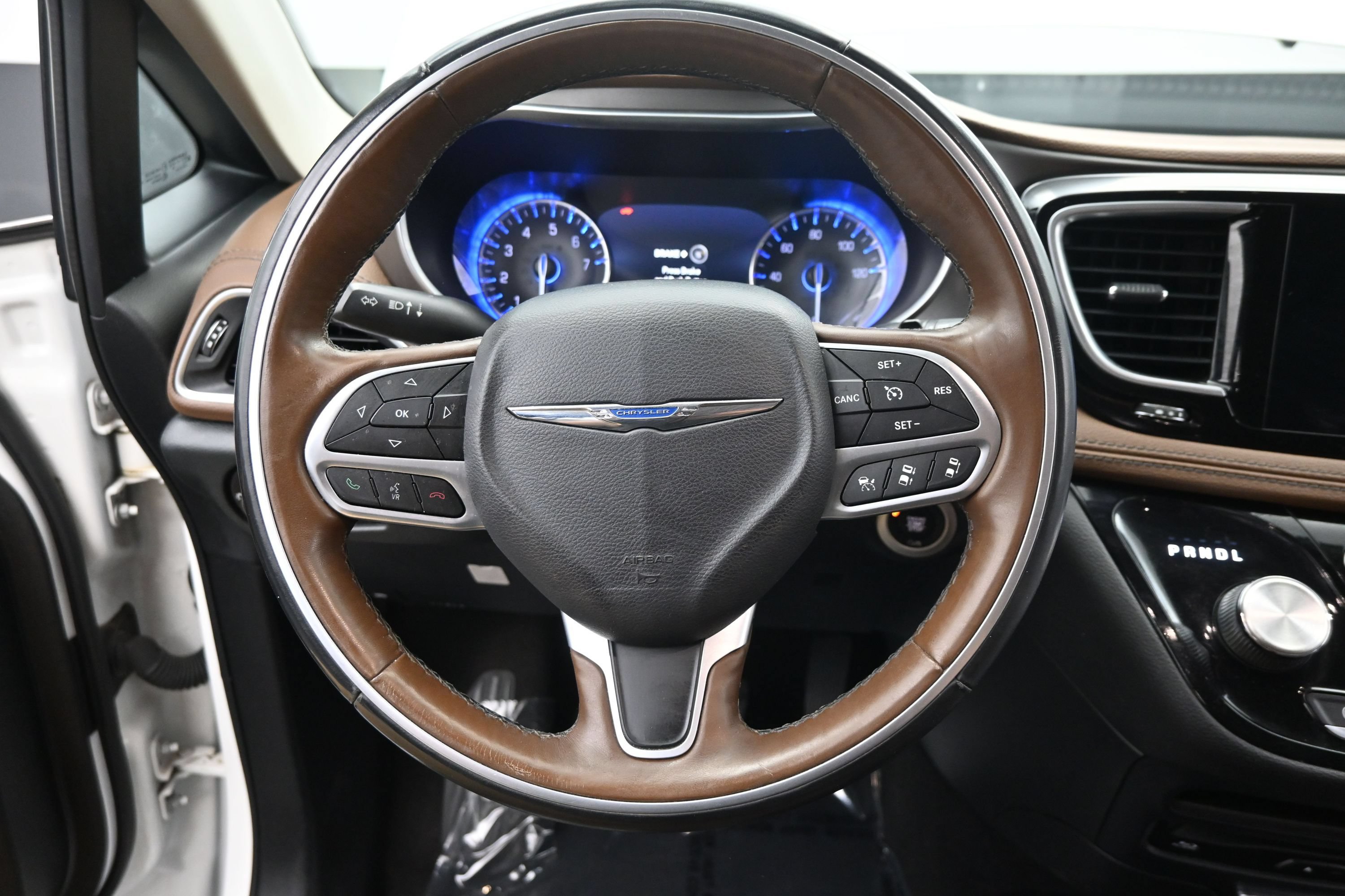 Used 2017 Chrysler Pacifica Limited FWD image 17