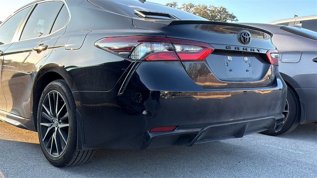 Used 2023 Toyota Camry SE image 10