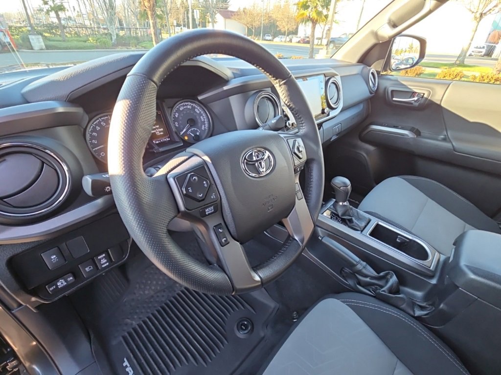 Used 2021 Toyota Tacoma TRD Off-Road image 12