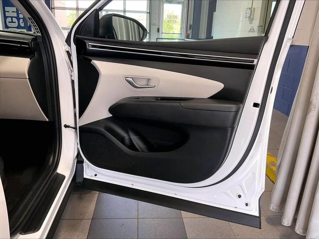Used 2023 Hyundai Tucson SE AWD/4WD image 12