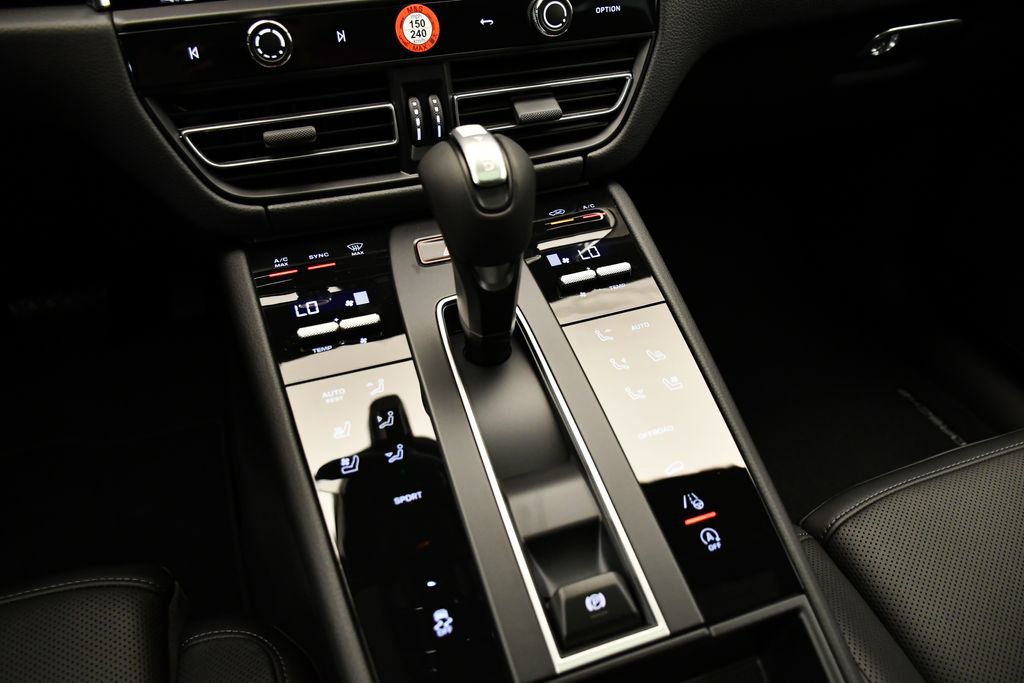 Certified 2026 Porsche Macan image 31