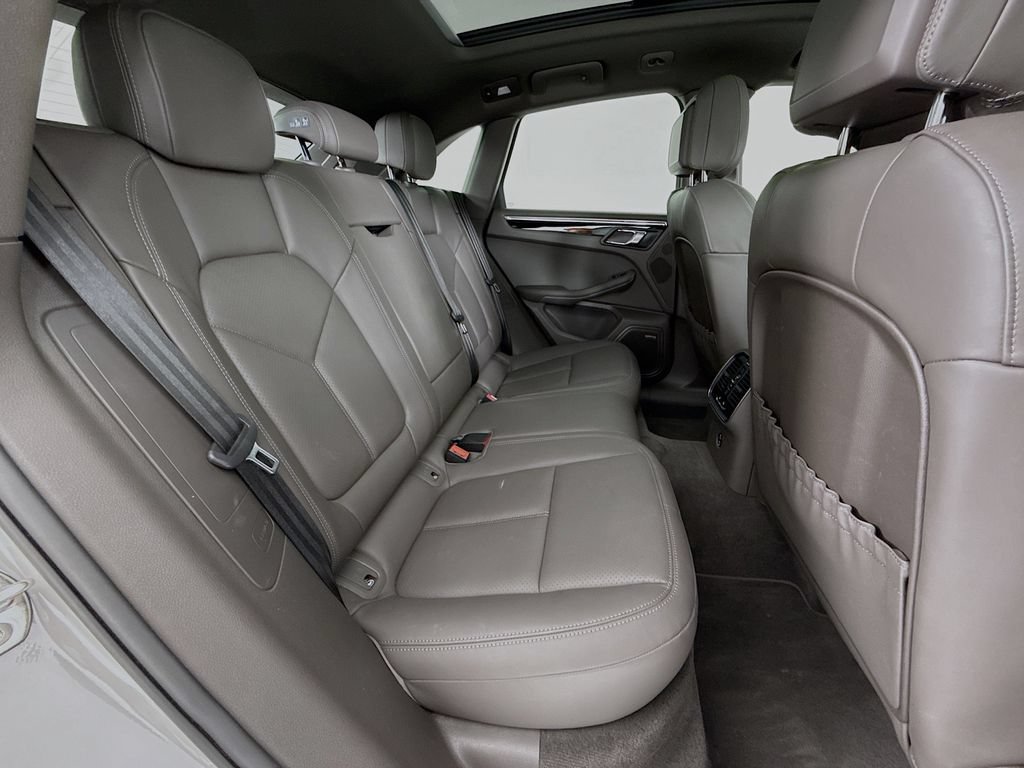 Used 2025 Porsche Macan AWD/4WD image 29