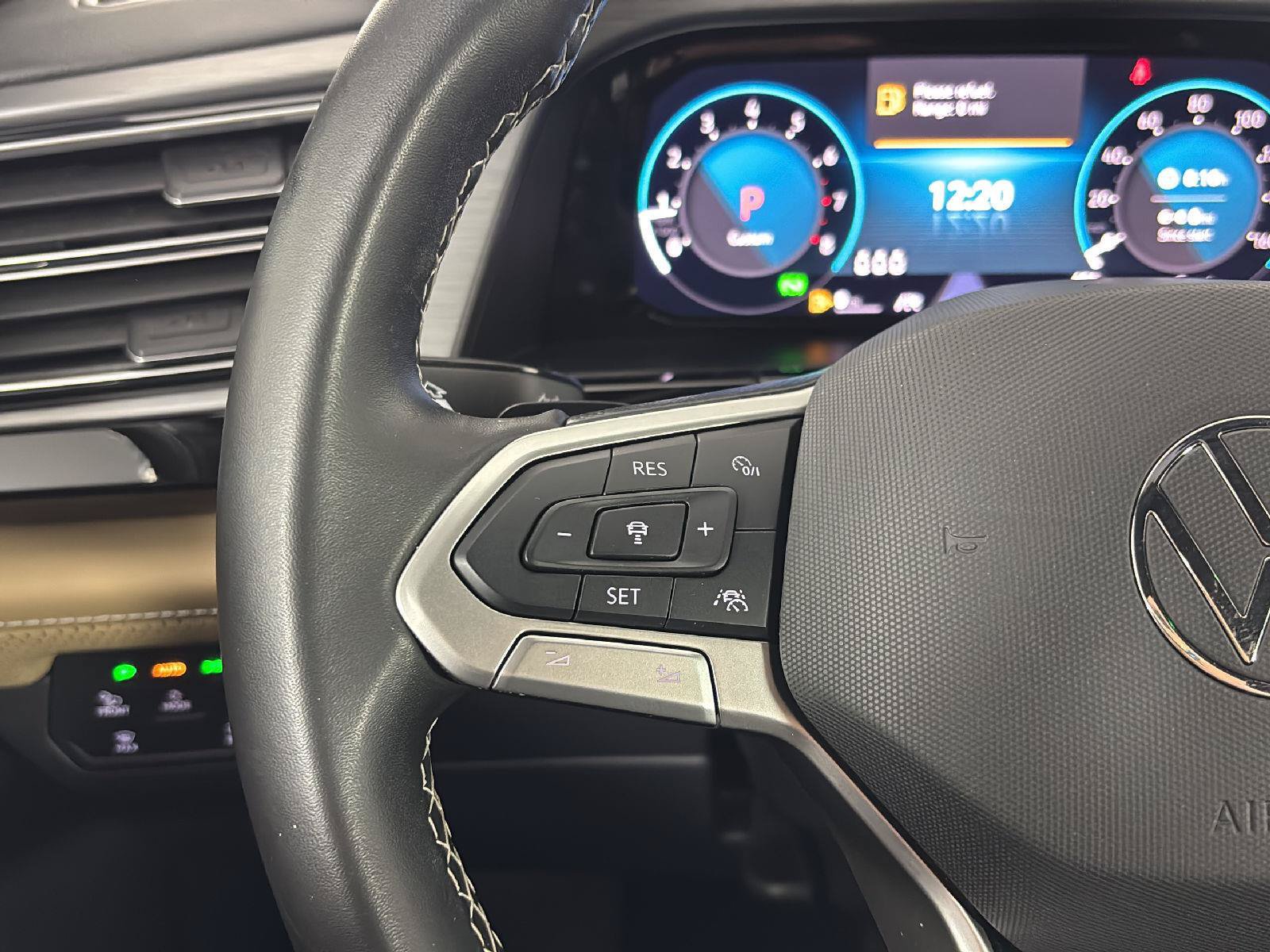Certified 2025 Volkswagen Atlas Cross Sport SE FWD image 10