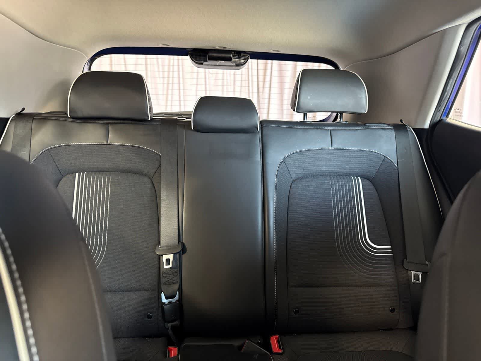 Used 2023 Hyundai Venue Limited FWD image 19