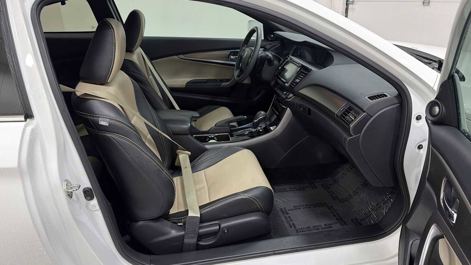 Used 2016 Honda Accord EX image 29