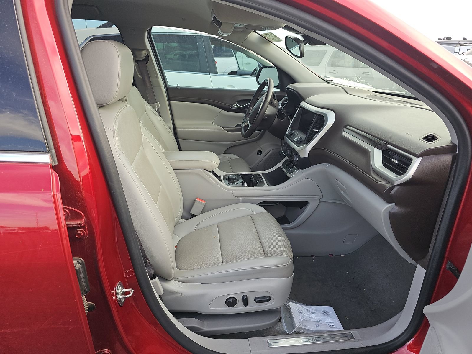 Used 2023 GMC Acadia SLT w/ Technology Package image 8