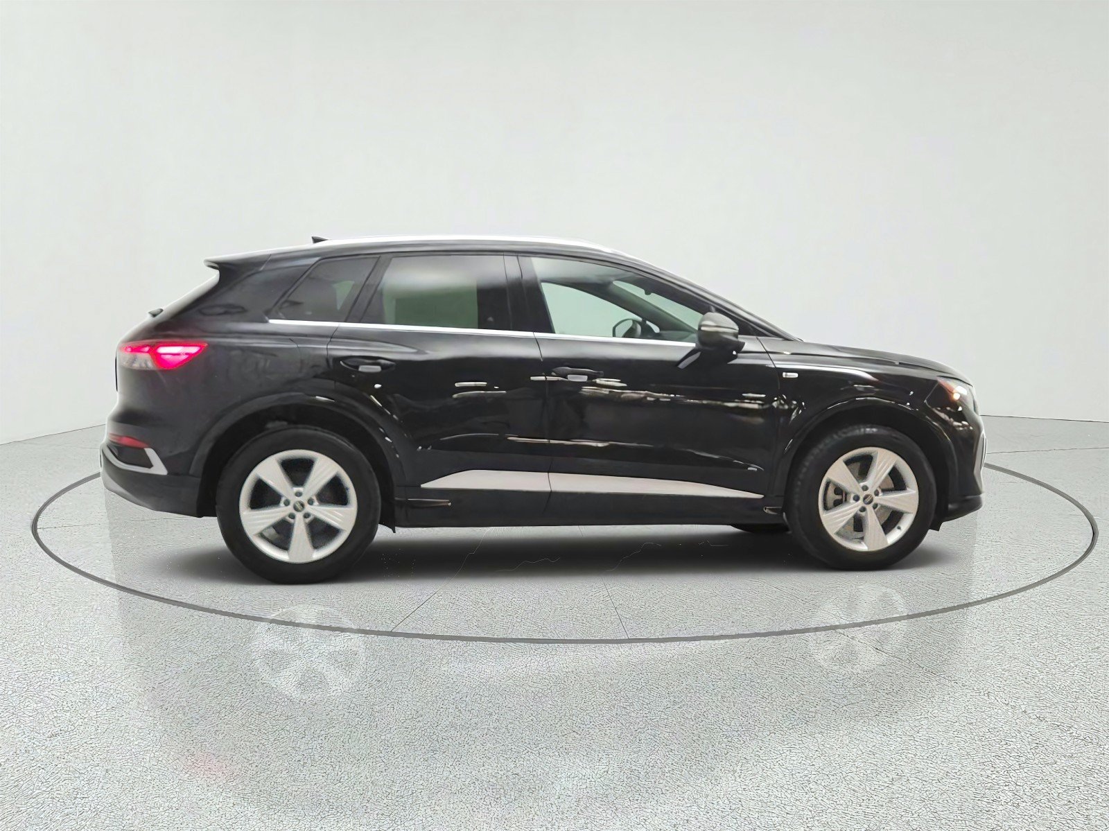 Used 2023 Audi Q4 e-tron Premium w/ Convenience Package AWD/4WD image 4