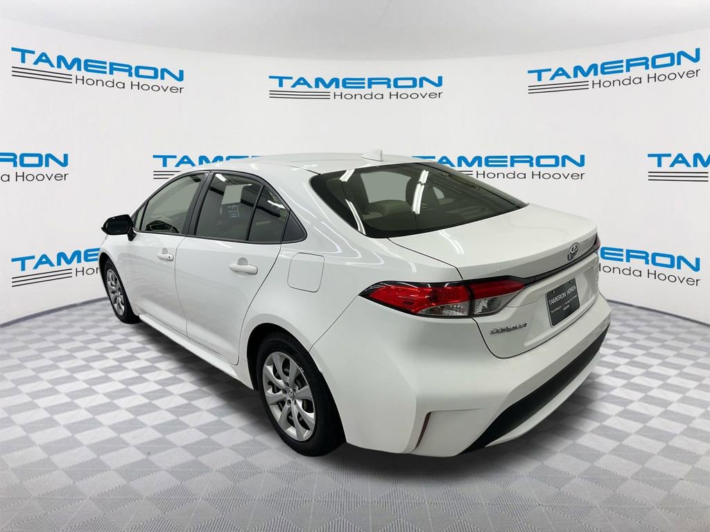 Used 2022 Toyota Corolla LE FWD image 3