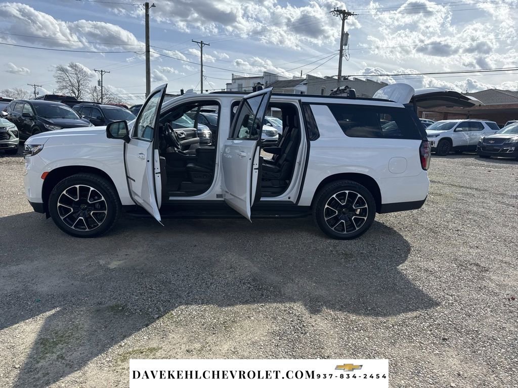 Used 2023 Chevrolet Suburban RST w/ Luxury Package image 16