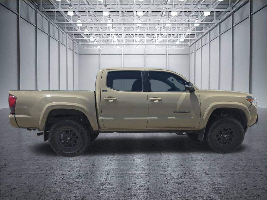 Used 2020 Toyota Tacoma SR5 AWD/4WD image 9