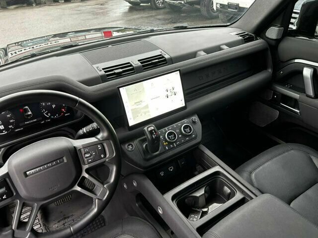 Used 2023 Land Rover Defender 130 X-Dynamic SE image 29