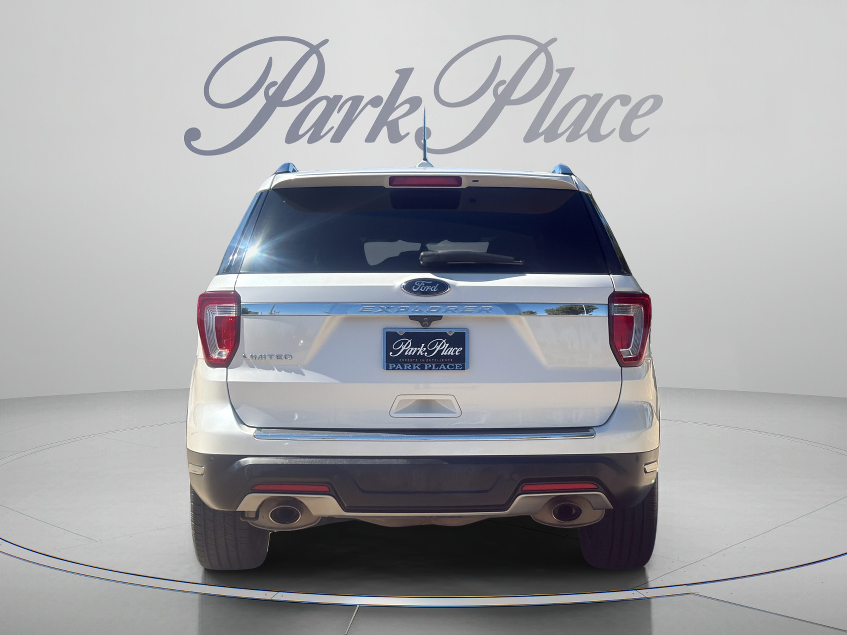 Used 2018 Ford Explorer Limited FWD image 4