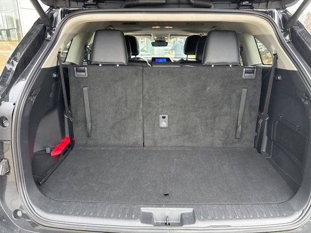 Used 2025 Toyota Highlander XLE image 33