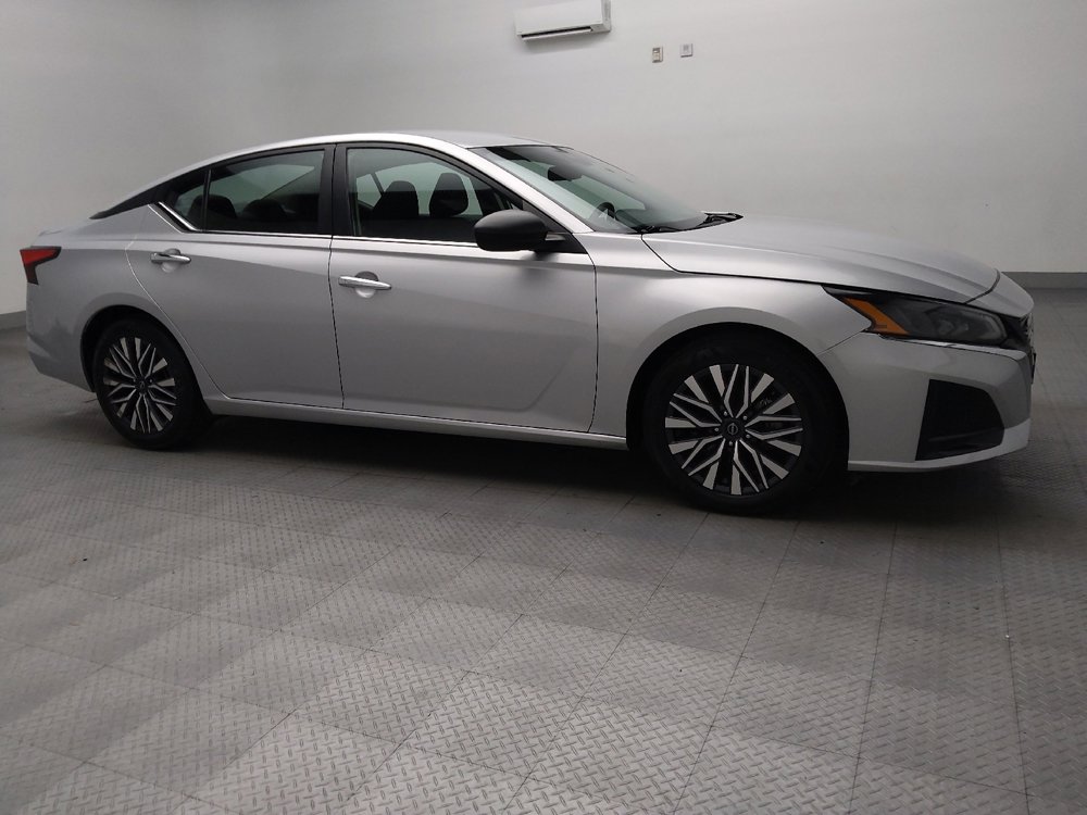 Used 2024 Nissan Altima 2.5 SV image 11