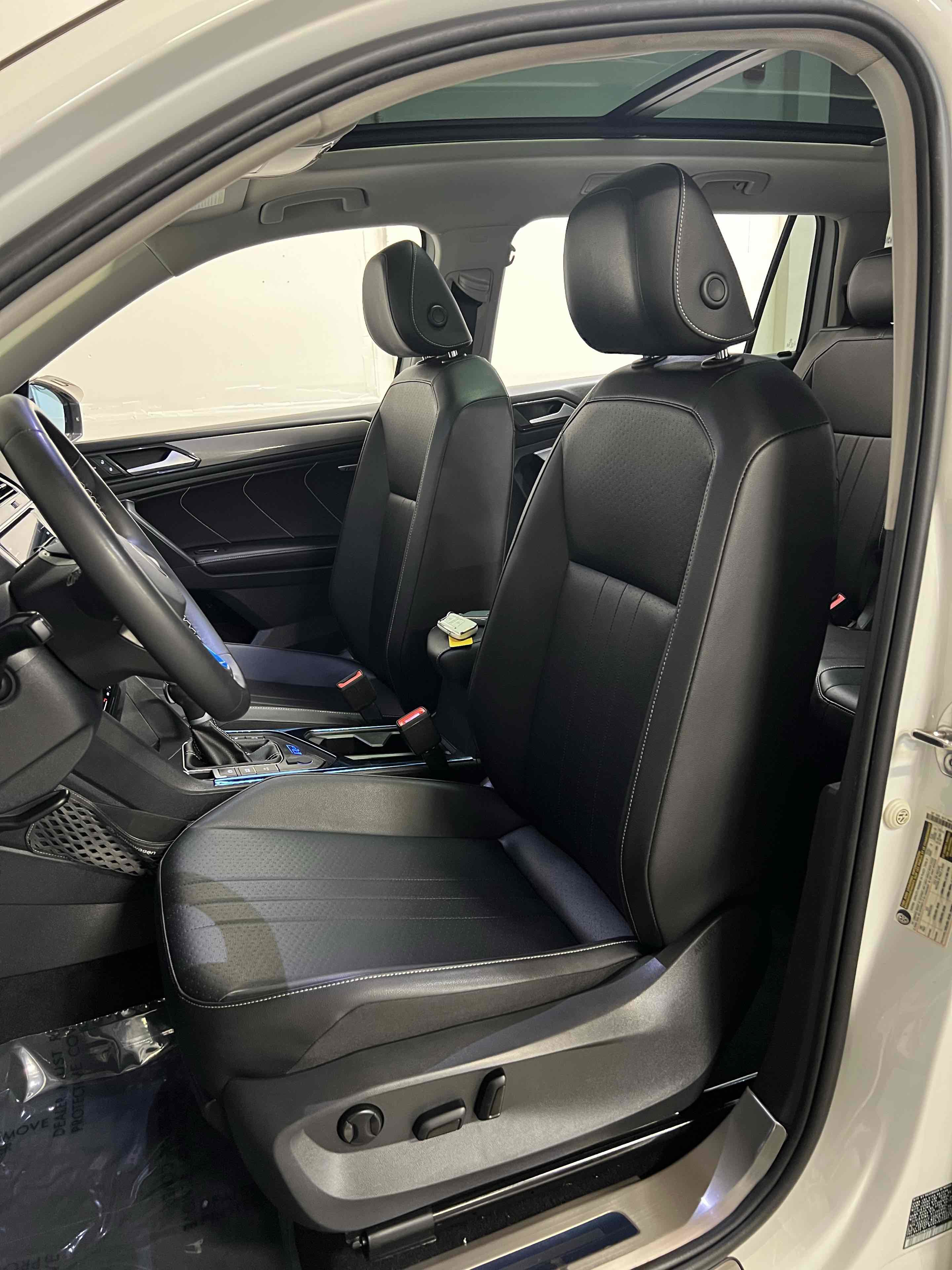 Used 2023 Volkswagen Tiguan SE w/ Panoramic Sunroof Package image 42