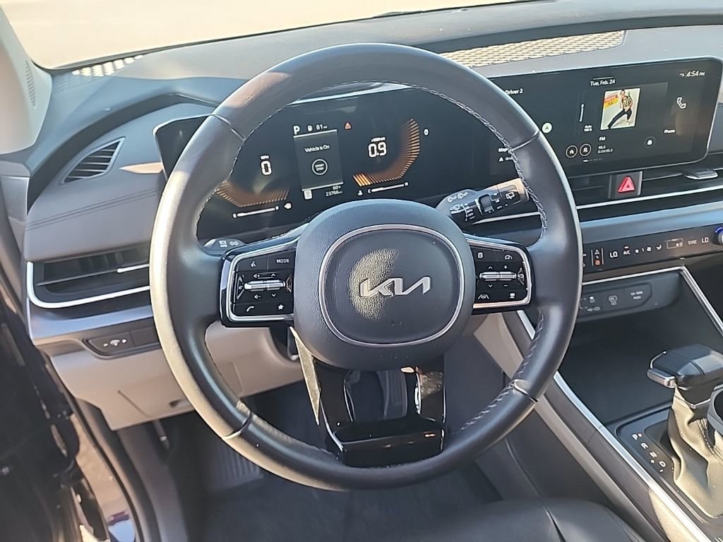 Used 2025 Kia Carnival image 27