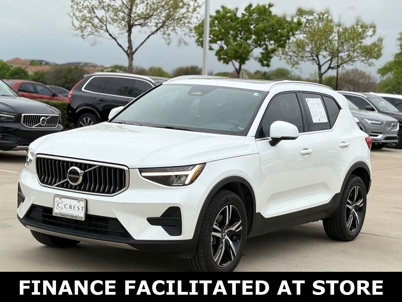Certified 2025 Volvo XC40 B5 Core AWD/4WD image 3