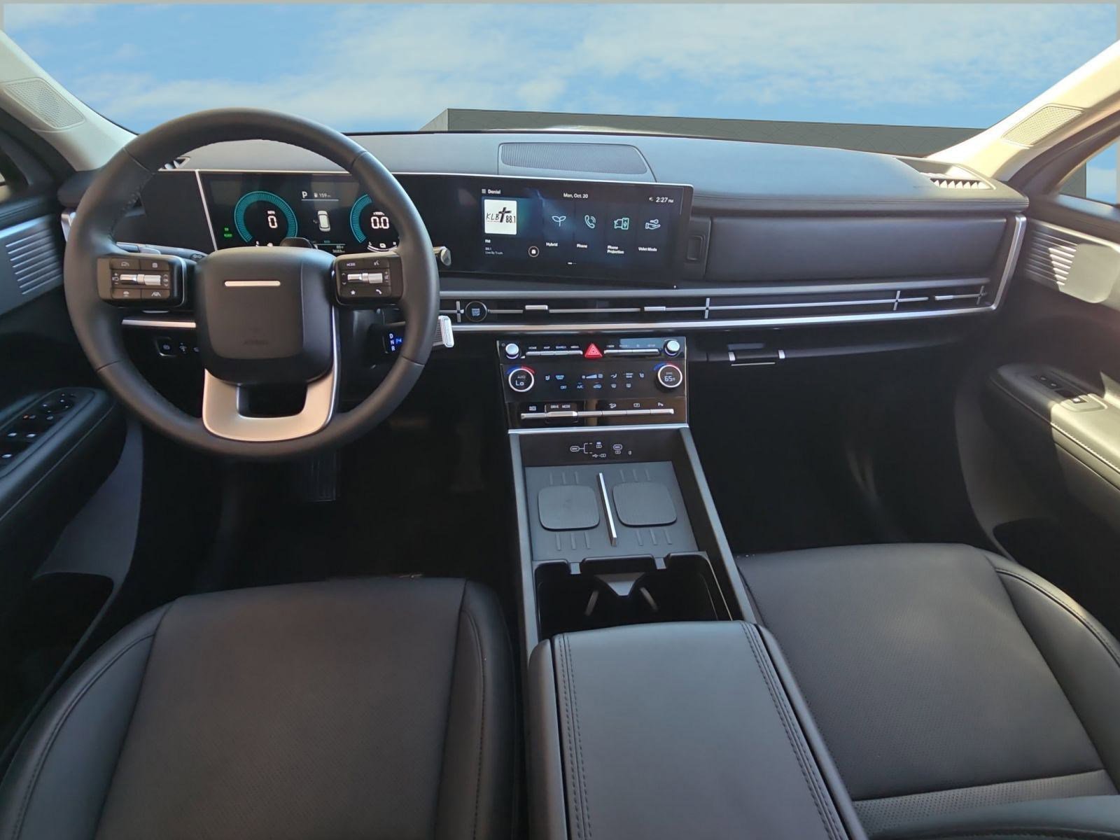 Used 2025 Hyundai Santa Fe SEL image 11