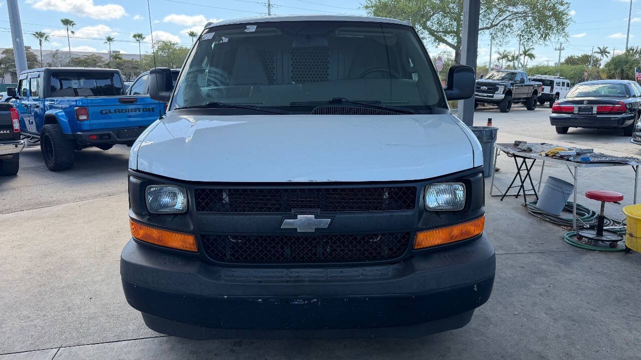 Used 2017 Chevrolet Express 2500 RWD image 2