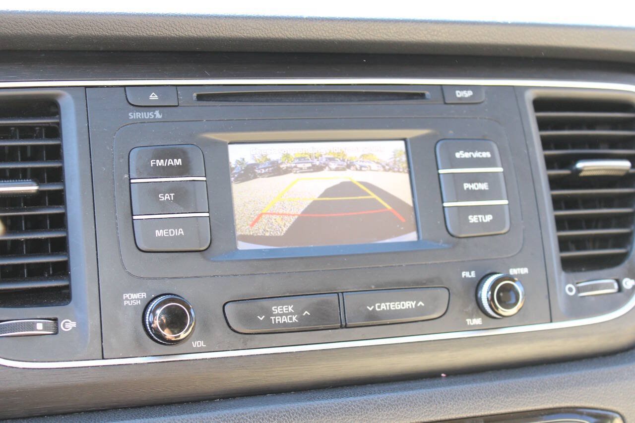 Used 2015 Kia Sedona LX w/ LX Convenience Package FWD image 16