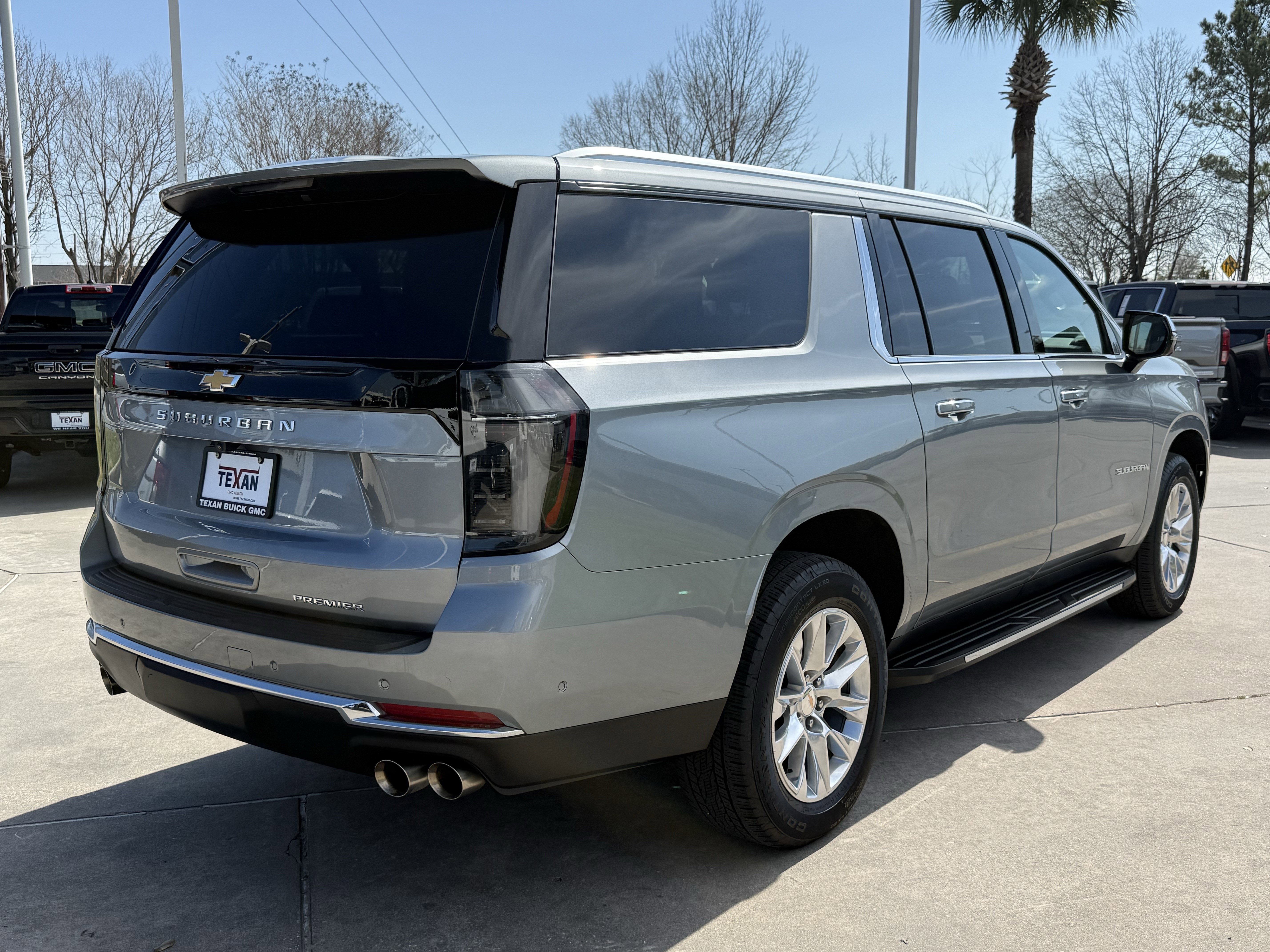 Used 2025 Chevrolet Suburban Premier image 5