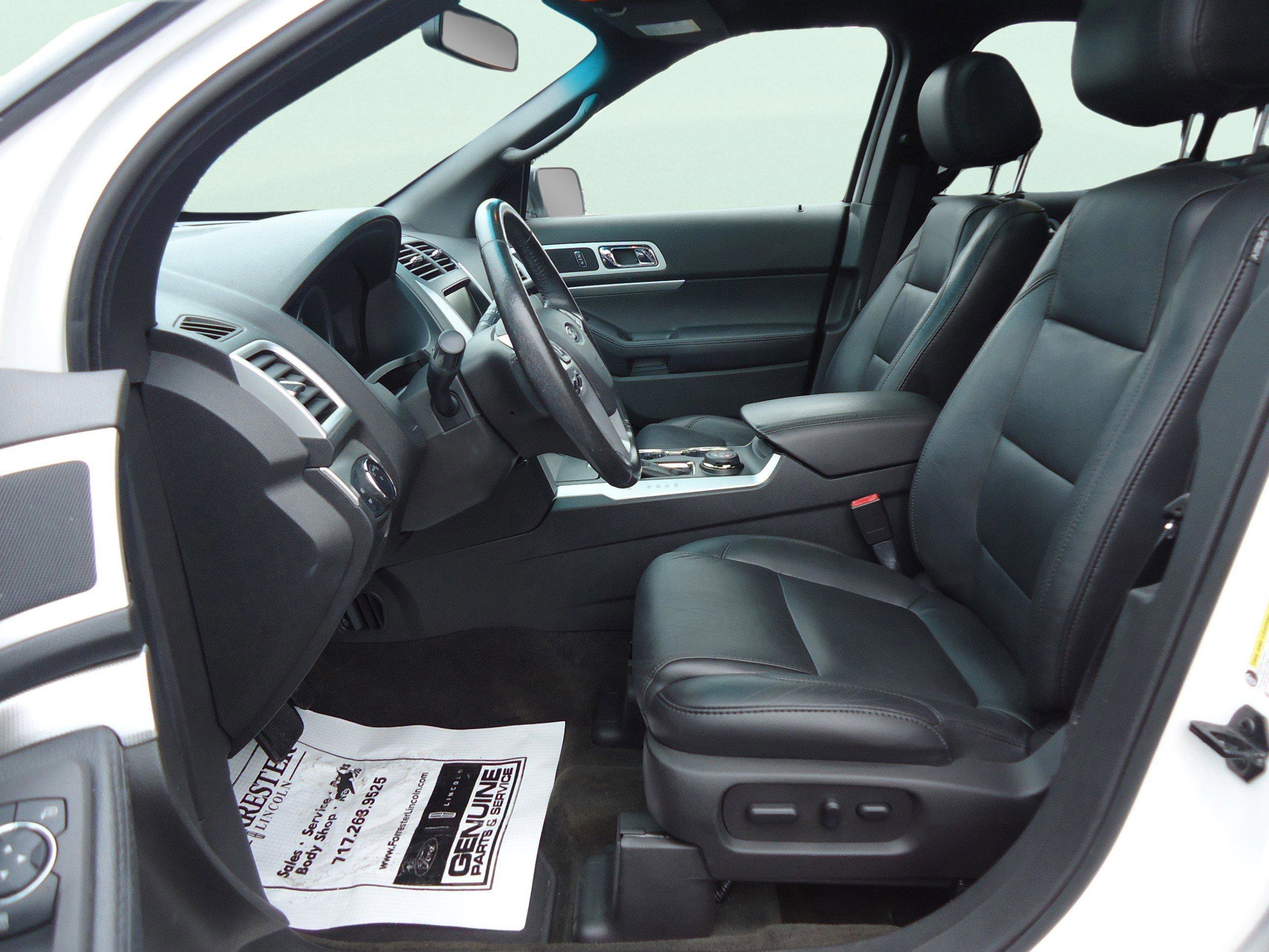 Used 2015 Ford Explorer XLT w/ Equipment Group 202A AWD/4WD image 12