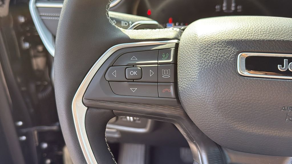 New 2025 Jeep Grand Cherokee Altitude image 24