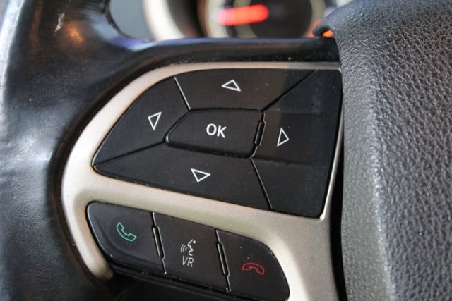 Used 2014 Jeep Cherokee Latitude FWD image 16