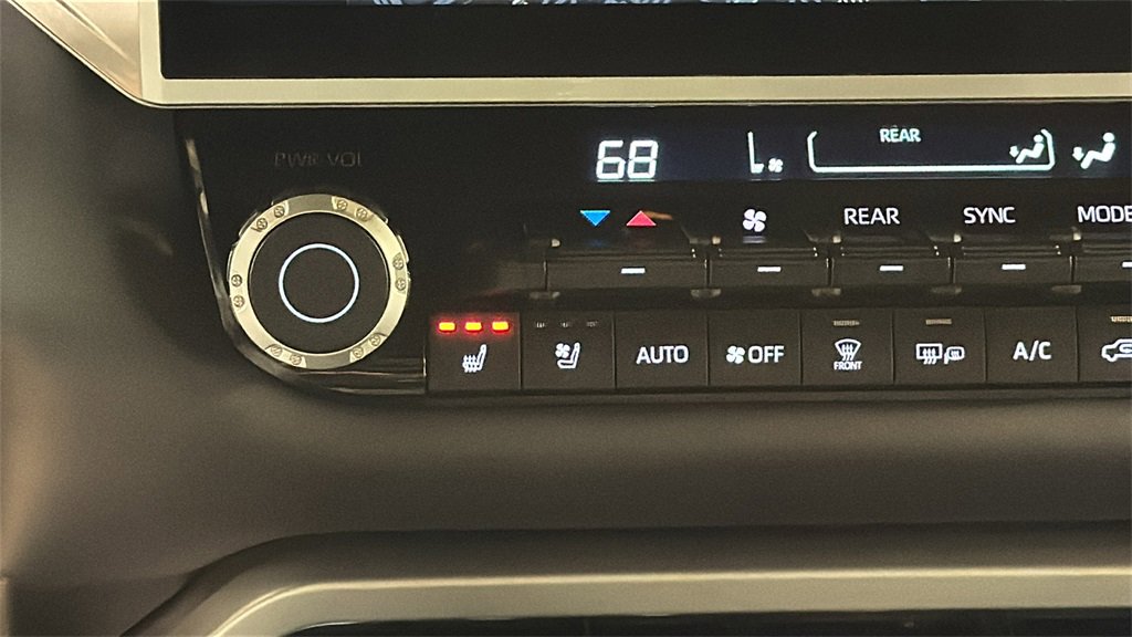 Used 2025 Toyota Sequoia Platinum image 27