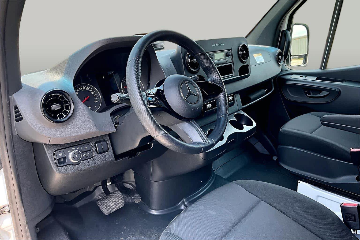 Used 2025 Mercedes-Benz Sprinter 2500 image 18