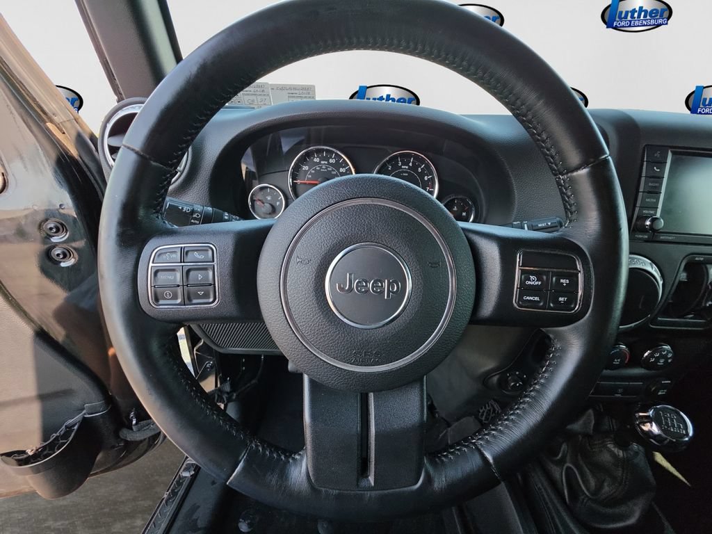 Used 2016 Jeep Wrangler Unlimited Rubicon w/ Connectivity Group AWD/4WD image 16
