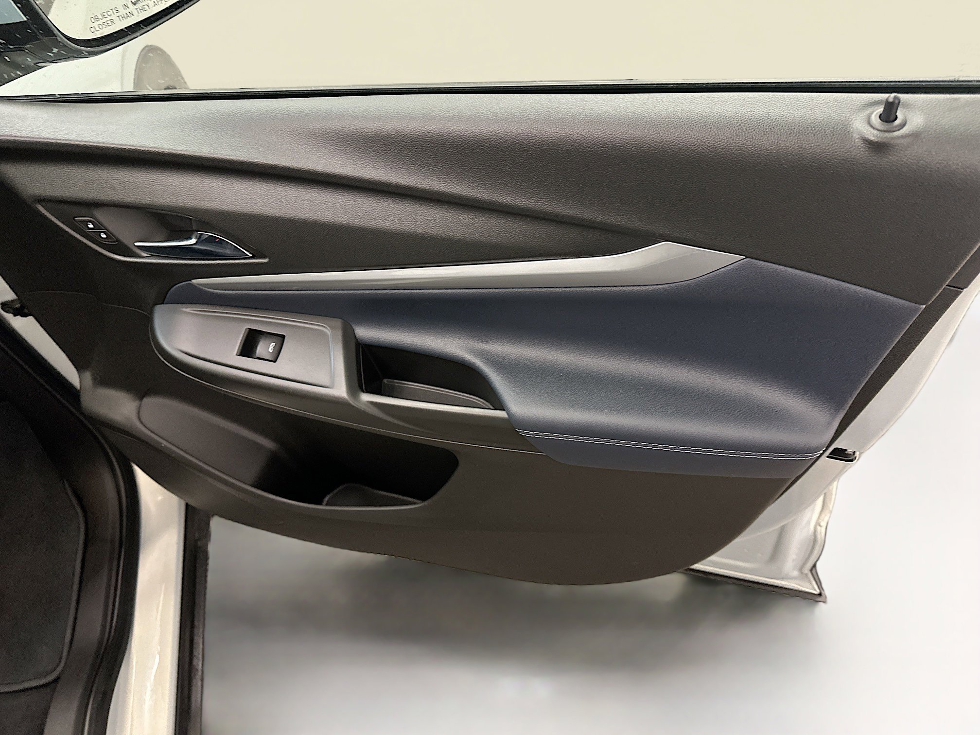 Used 2023 Chevrolet Bolt EUV Premier image 32