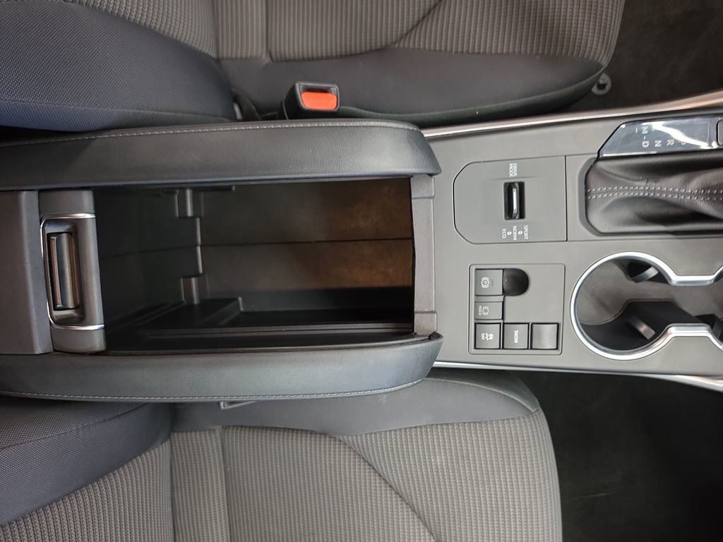 Used 2023 Toyota Highlander L FWD image 31