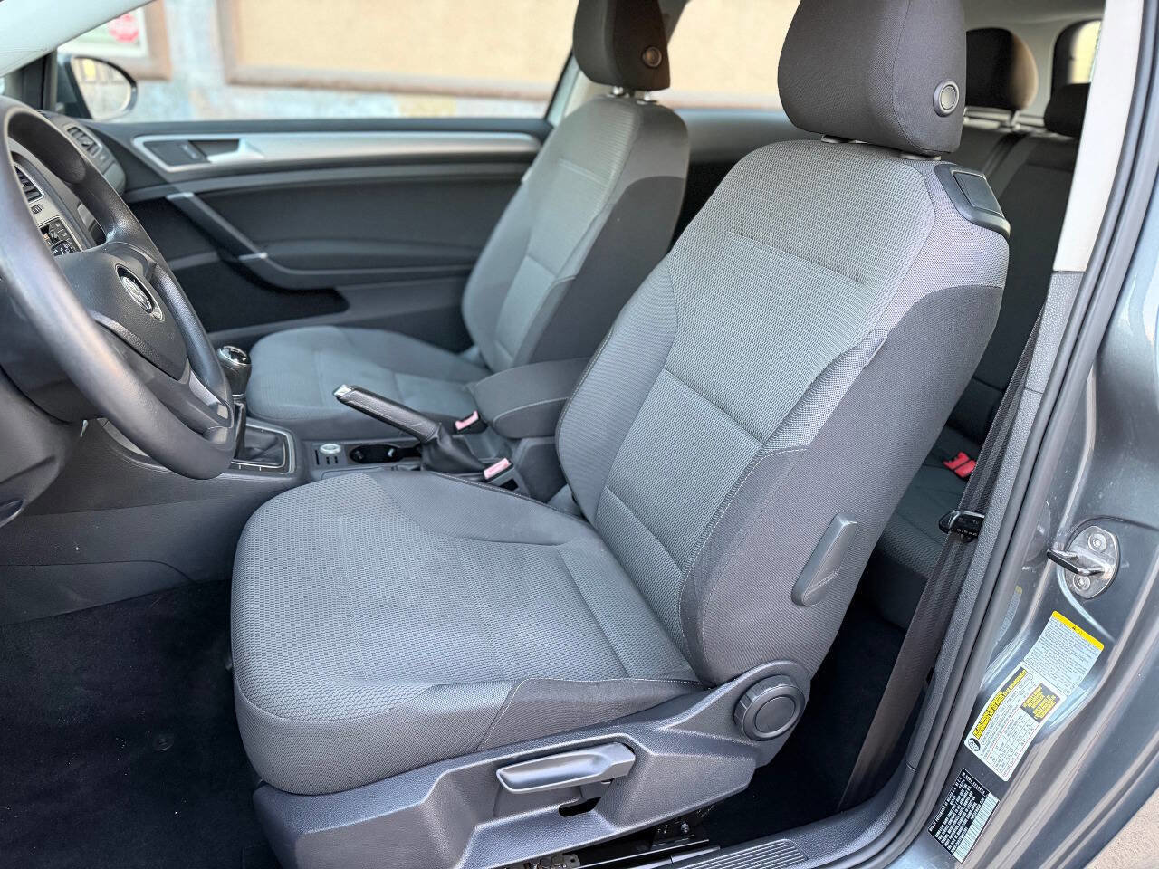 Used 2015 Volkswagen Golf Launch Edition image 13