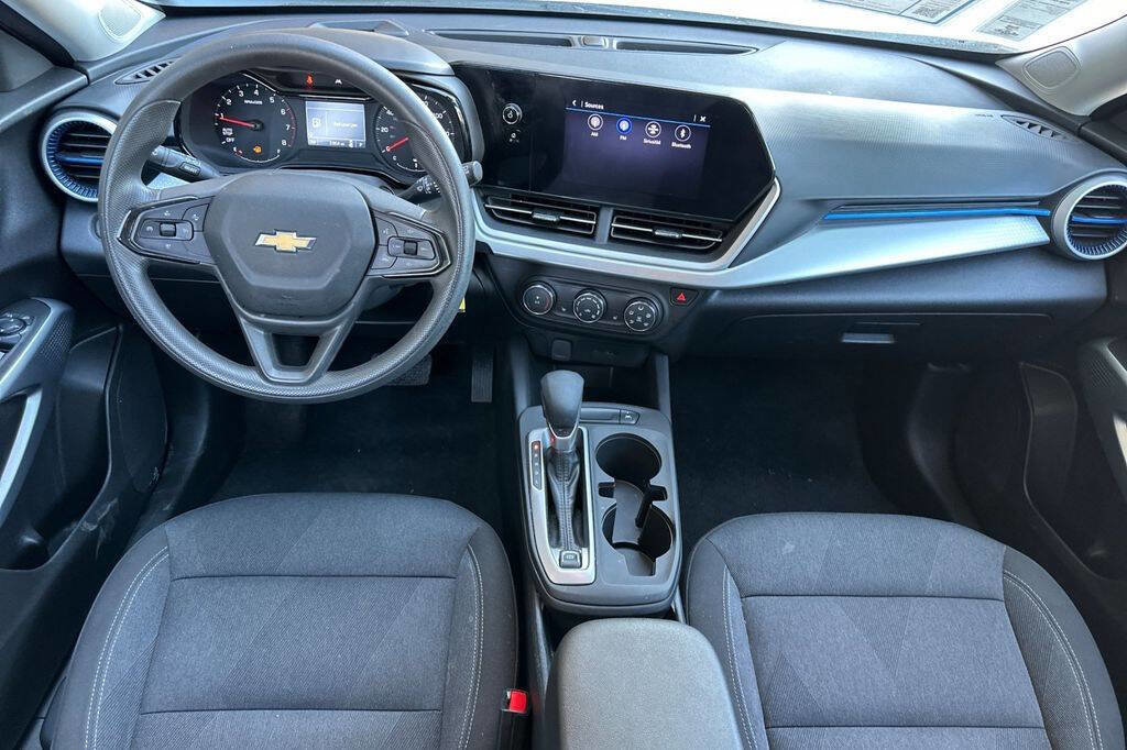 Used 2024 Chevrolet Trax LS w/ LS Convenience Package image 13