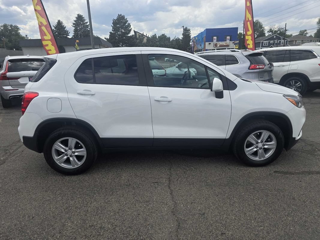 Used 2019 Chevrolet Trax LS w/ Tint and Cruise Package AWD/4WD image 7