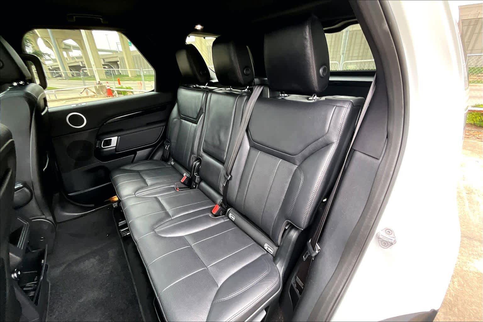 Used 2019 Land Rover Discovery SE AWD/4WD image 18