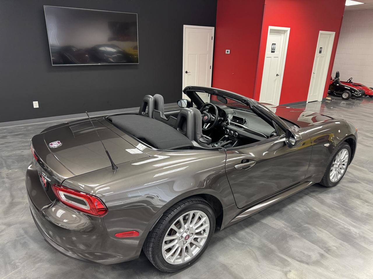 Used 2017 FIAT 124 Spider Classica RWD image 10