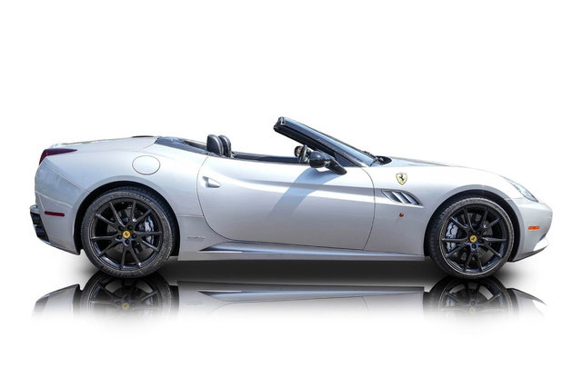 Used 2012 Ferrari California RWD image 2
