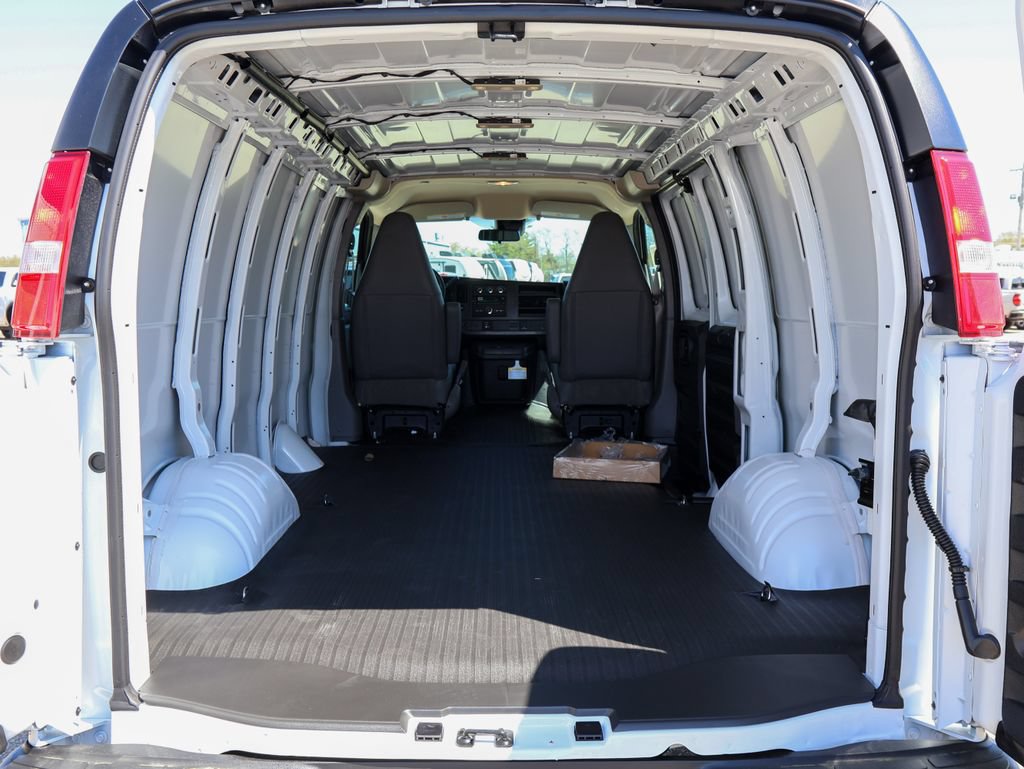 New 2026 GMC Savana 2500 w/ Driver Convenience Package RWD image 5