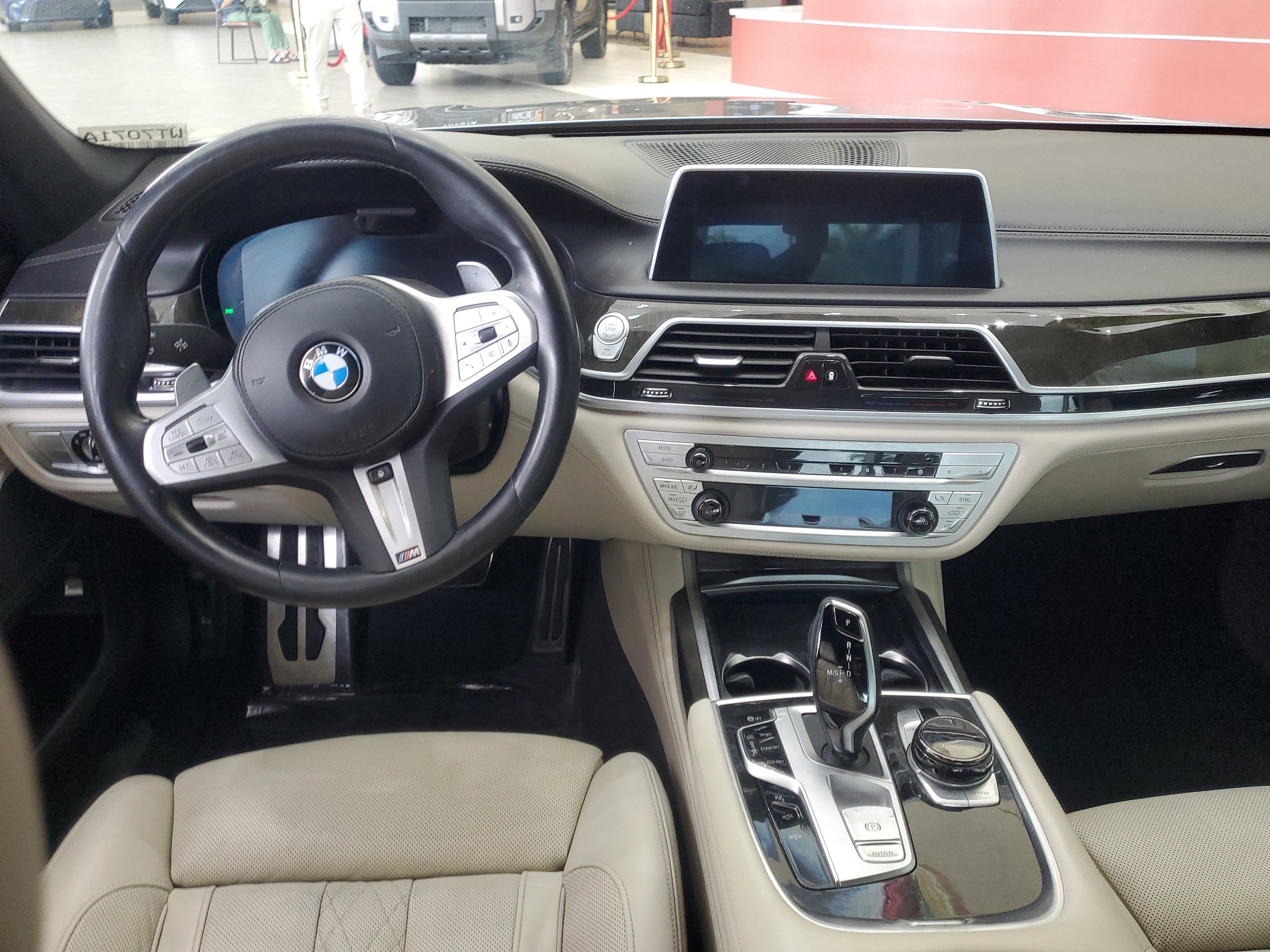 Used 2022 BMW 750Li xDrive AWD/4WD image 8