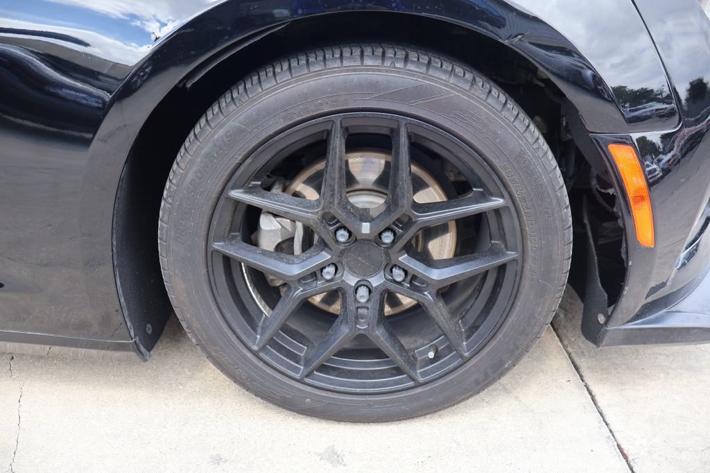 Used 2019 Chevrolet Camaro LT RWD image 9