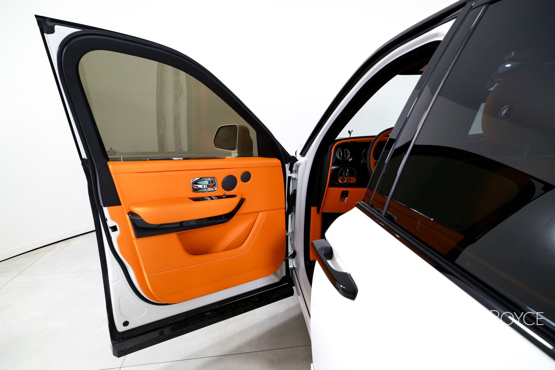 Used 2025 Rolls-Royce Cullinan Black Badge image 11