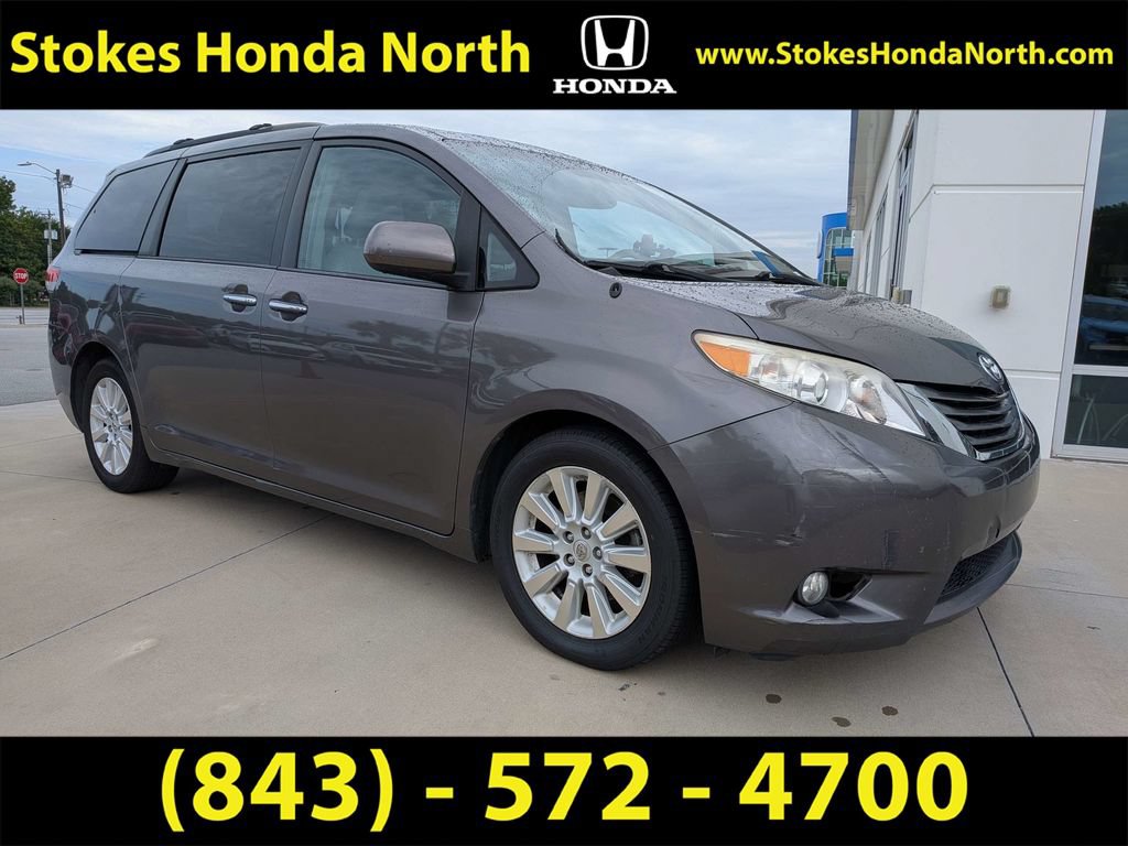 Used 2013 Toyota Sienna XLE w/ Entertainment Pkg AWD/4WD image 2