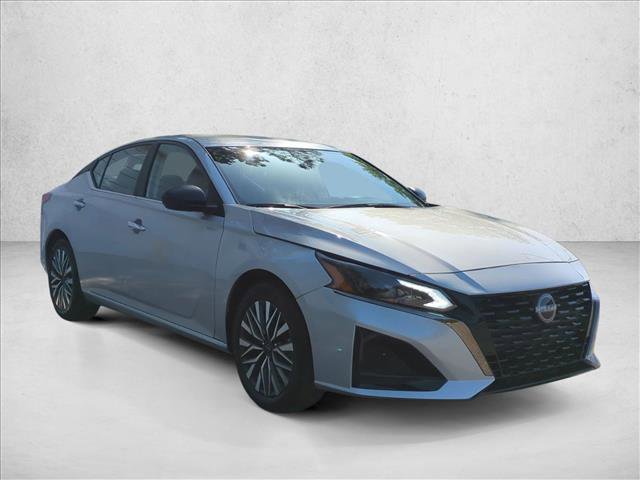 Used 2025 Nissan Altima 2.5 SV FWD image 3