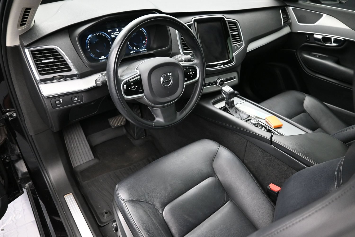 Used 2021 Volvo XC90 T5 Momentum w/ Protection Package Premier FWD image 22
